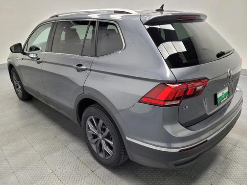 Platinum Gray Metallic 2022 Volkswagen Tiguan 2.0T SE