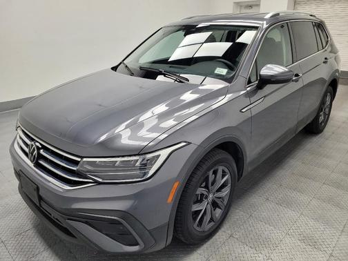 Platinum Gray Metallic 2022 Volkswagen Tiguan 2.0T SE