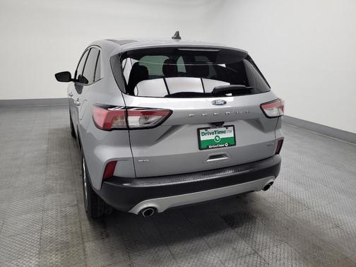 Iconic Silver Metallic 2022 Ford Escape SE