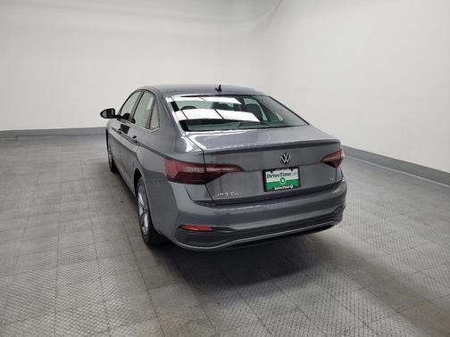 Platinum Gray Metallic 2024 Volkswagen Jetta 1.5T SE