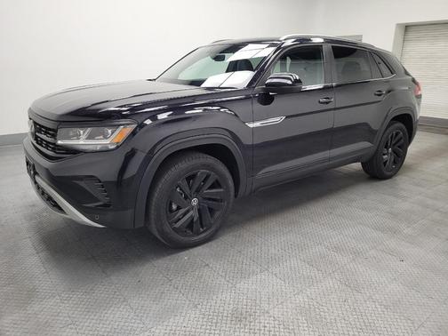 Deep Black Pearl 2022 Volkswagen Atlas Cross Sport 2.0T SE w/Technology