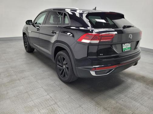 Deep Black Pearl 2022 Volkswagen Atlas Cross Sport 2.0T SE w/Technology