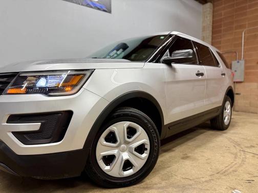 Ingot Silver 2017 Ford Utility Police Interceptor Base