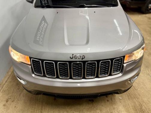 Billet Silver Clearcoat Metallic 2017 Jeep Grand Cherokee Laredo