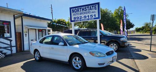 Vibrant White Clearcoat 2004 Ford Taurus SES