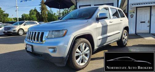 Bright Silver Metallic Clearcoat 2012 Jeep Grand Cherokee Laredo