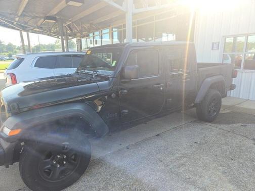 2022 Jeep Gladiator Sport