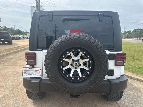 Bright White Clearcoat 2015 Jeep Wrangler Unlimited Sport