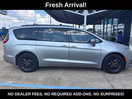Billet Silver Metallic Clearcoat 2020 Chrysler Pacifica Touring-L Plus