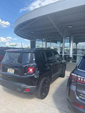 Black Clearcoat 2022 Jeep Renegade Altitude