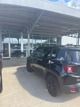 Black Clearcoat 2022 Jeep Renegade Altitude