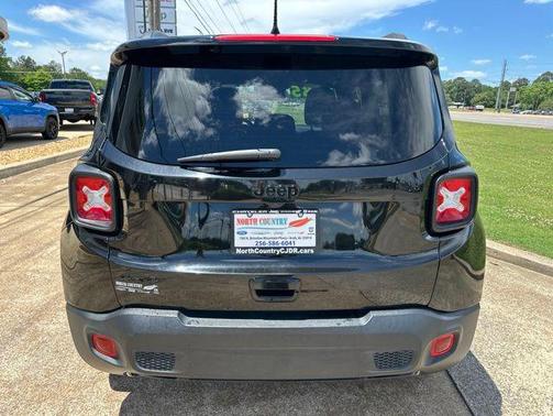 Black Clearcoat 2022 Jeep Renegade Altitude