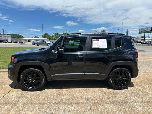 Black Clearcoat 2022 Jeep Renegade Altitude