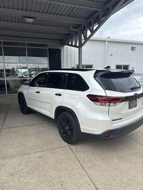 Blizzard Pearl 2019 Toyota Highlander SE