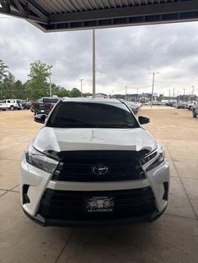 Blizzard Pearl 2019 Toyota Highlander SE