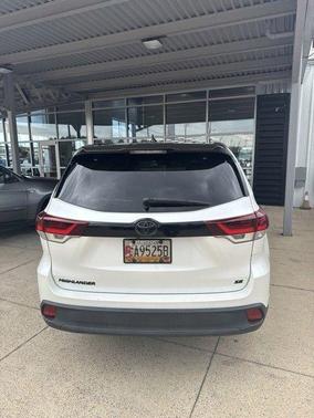 Blizzard Pearl 2019 Toyota Highlander SE