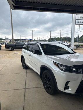 Blizzard Pearl 2019 Toyota Highlander SE