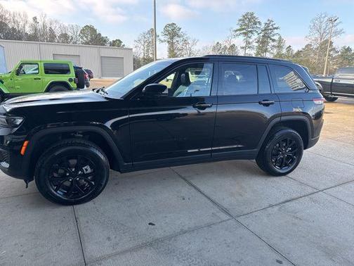 2025 Jeep Grand Cherokee Altitude
