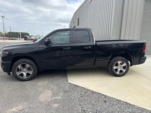 Diamond Black Crystal Pearlcoat 2025 RAM 1500 Tradesman