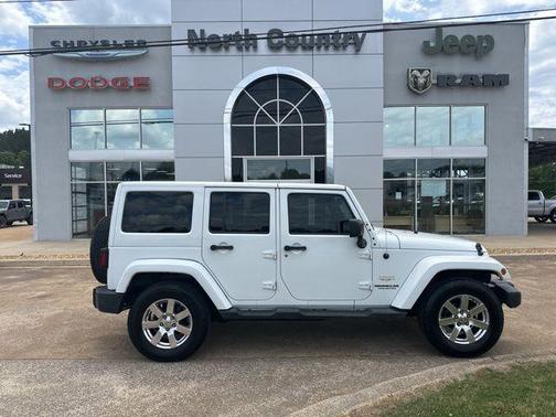 Bright White Clearcoat 2015 Jeep Wrangler Unlimited Sahara