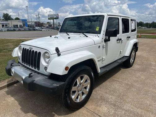 Bright White Clearcoat 2015 Jeep Wrangler Unlimited Sahara