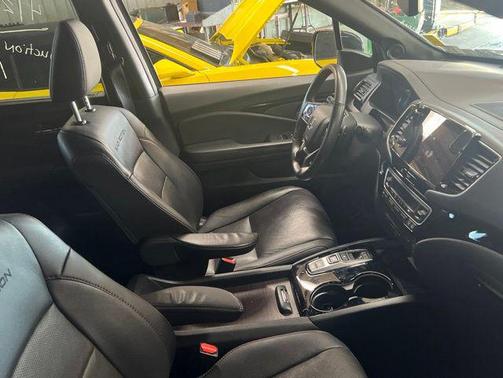 Crystal Black Pearl 2022 Honda Pilot AWD Black Edition