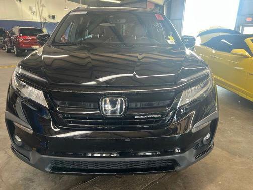 Crystal Black Pearl 2022 Honda Pilot AWD Black Edition