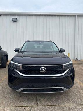 Deep Black 2024 Volkswagen Taos 1.5T SE