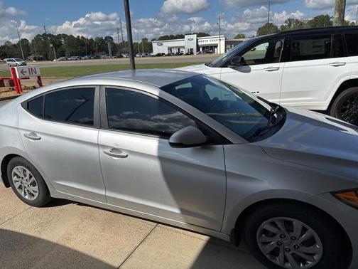 2018 Hyundai ELANTRA SE