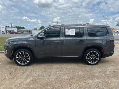 Baltic Gray Metallic Clearcoat 2022 Jeep Wagoneer Series III 4x4