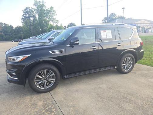 2022 INFINITI QX80 Luxe