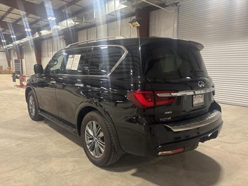 2022 INFINITI QX80 Luxe