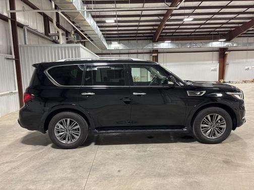 2022 INFINITI QX80 Luxe