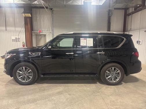 2022 INFINITI QX80 Luxe