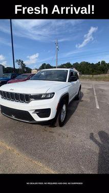 Bright White Clearcoat 2024 Jeep Grand Cherokee Laredo