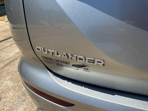 Alloy Silver Metallic 2023 Mitsubishi Outlander SE 2.5 2WD