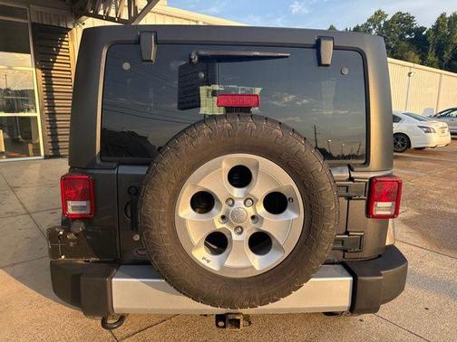 Granite Crystal Metallic Clearcoat 2014 Jeep Wrangler Sahara