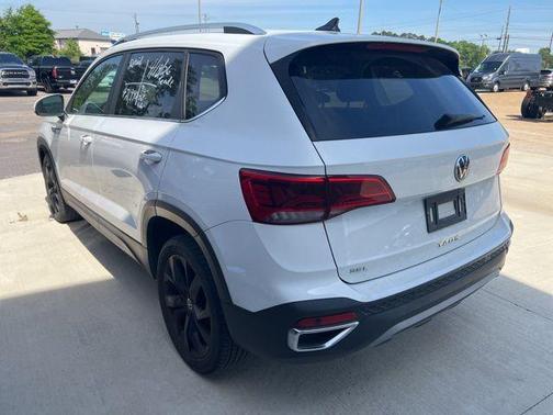 Pure White 2022 Volkswagen Taos 1.5T SEL