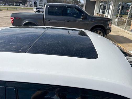 Bright White Clearcoat 2022 Chrysler 300 S