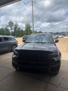 Diamond Black Crystal Pearlcoat 2025 Jeep Grand Cherokee L Limited