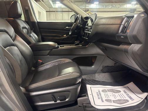 2022 Nissan Pathfinder SL 4WD