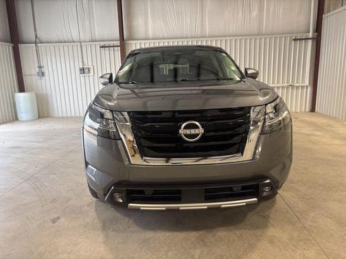 2022 Nissan Pathfinder SL 4WD