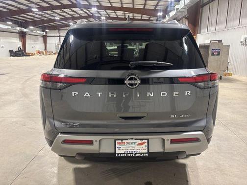 2022 Nissan Pathfinder SL 4WD