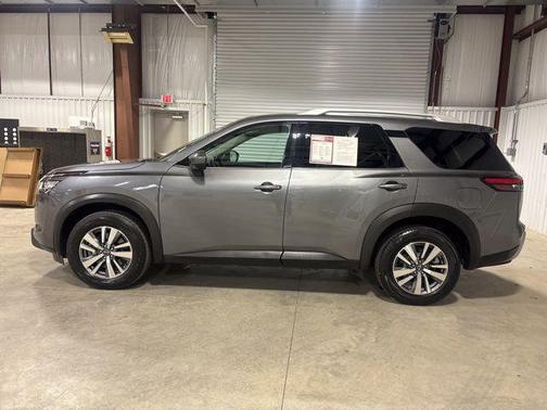 2022 Nissan Pathfinder SL 4WD