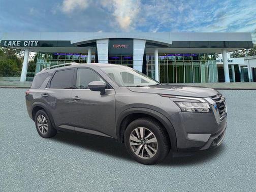 2022 Nissan Pathfinder SL 4WD