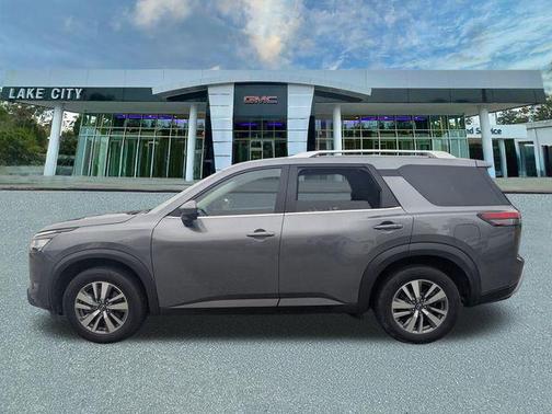 2022 Nissan Pathfinder SL 4WD
