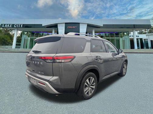 2022 Nissan Pathfinder SL 4WD