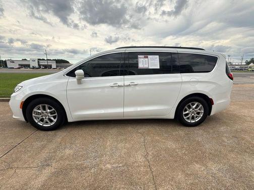 Bright White Clearcoat 2022 Chrysler Pacifica Touring L