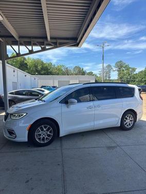 Bright White Clearcoat 2022 Chrysler Pacifica Touring L