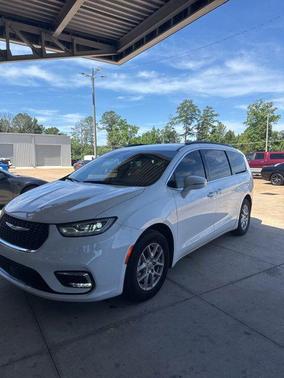 Bright White Clearcoat 2022 Chrysler Pacifica Touring L